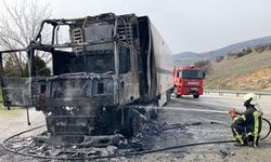 Seyir Halindeyken Alev Alan Tır Küle Döndü