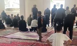 10 Yıl Sonra İlk Namaz: Yarım Yamalak Camide Bayram Coşkusu