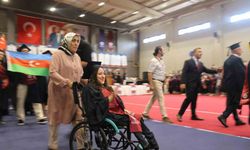 Yüzde 90 engelli kızının eğitimi için 21 yıldır çabalayan anne mezuniyet gururu yaşadı