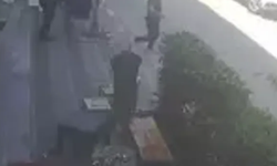 Tartıştığı Kıraathane Sahibinin Dükkanındaki Müşterilerin Üzerine Çöp Attı