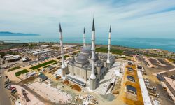 Doğu Karadeniz'in en büyük camisi Trabzon'da ibadete açıldı