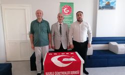 Rize ÖĞ-DER Şubesinde Bayrak Değişimi: Yeni Başkan Niyazi Karaosman Oldu