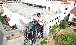 15 Yıllık Berber Yeni Açtığı Dükkanının İlk Tıraşını Gökyüzünde Yaptı