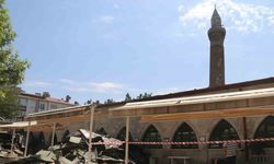 832 Yıllık Camide Sessiz Cuma