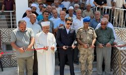 Depremde yıkılan cami dualarla yeniden ibadete açıldı