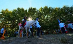 Millet Bahçesi’nde Atlı Şenlik Çocukların Yüzünü Güldürdü