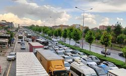 Ankara’da etkili olan yağış yolu kapattı