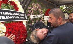 Arabesk Müziğin Usta İsmi Güllü’nün Kızı Cenaze Töreninde Fenalık Geçirdi