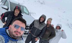 Artvin’de Yayla Yürüyüşü Yapan Grup Kar Sürpriziyle Karşılaştı