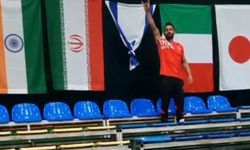Dünya Üçüncüsü Oldu, Soykırıma Tepki Göstermek İçin İsrail Bayrağını Düğümledi