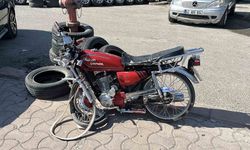 Motosiklet ile ticari araç çarpıştı: 1 yaralı