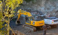 Rize’de Sel Ve Heyelanlar Sonrası Riskli Kayalara İlginç Temizlik