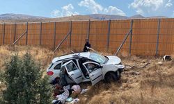 Sivas’ta yoldan çıkan araçtaki 1’i bebek 4 kişi yaralandı