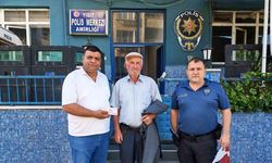 Yolda bulduğu parayı sahibine teslim etti