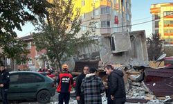 Enkaz Altında 7 Kişinin Olduğu Tahmin Ediliyor