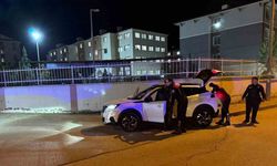 Polisten Kız Yurtları Önünde Sıkı Denetim