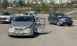 Samsun’da 2 Otomobil Çarpıştı: 2 Yaralı