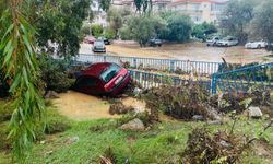 Foça'da Yoğun Yağış Sele Yol Açtı: 1 Kişi Kayıp