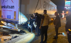 Park Halindeki Tıra Çarpan Motosikletli Genç Kazada Hayatını Kaybetti