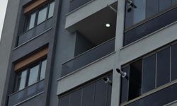 85 Yaşındaki Kadın Dördüncü Kattan Belediye Başkanının Makam Aracının Üzerine Düştü