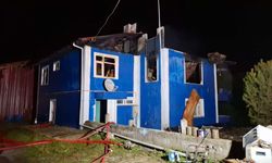 İki Katlı Evin Üst Katı Alev Topuna Döndü