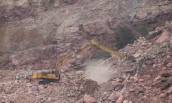 Ordu’da göçük altında kalan kamyon şoförü için yeniden arama çalışması başlatıldı