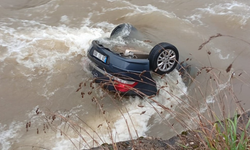 Giresun’da araç dereye uçtu: 2 ölü
