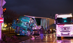 Karadeniz Sahil Yolu'nda Tır Kazası; 1 Yaralı