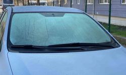 Bolu’da Soğuktan Araçların Camları Buz Tuttu