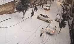 Buzlu Yolda Yokuş Aşağı Kayan Araçlar Kamerada