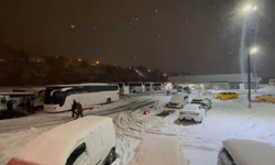 Kar Yağışı Ve Kazalar Nedeniyle Trafik Kapatıldı Yolcular Otobüslerde Sabahladı