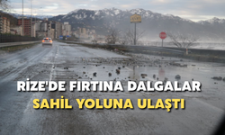 Rize'de Fırtına; Dalgalar Sahil Yoluna Ulaştı