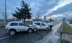 Bolu’da 4 Araç Zincirleme Kazaya Karıştı, Trafik Kilitlendi