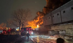 Esenyurt'taki Fabrika Yangını 6 Saattir Devam Ediyor