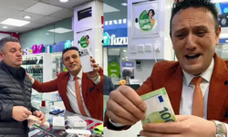 Döviz Destesi Masaya Çıkınca Telefoncu Kendini Tutamadı