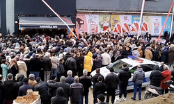 İş Yeri Açılışında Yapılan İndirim İzdihama Sebep Oldu