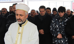 Gazeteci Cüneyt Özdemir’in Annesi Çorum’da Toprağa Verildi