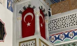Cuma Hutbesinde 'Minberler Bayrakla Süslensin' Teklifi