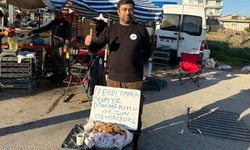 Ferdi Tayfur'un Ölüm Yıldönümünde Lokum Ve Bisküvi Dağıttı