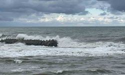 Karadeniz'de Fırtına Etkili Oluyor