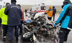 Otobüs Otomobili Kağıt Gibi Ezdi: 3 Ölü, 1 Yaralı