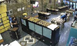 İftara Saatler Kala Kebapçının Tavanı Çöktü, Personel Son Anda Kurtuldu