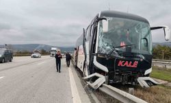 Bolu’da Yolcu Otobüsü İle Çarpışan Tır Refüje Savruldu