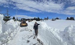 Giresun'un Turizm Merkezi Kulakkaya Yaylası'nda Kar Kalınlığı 2 Metreyi Buldu