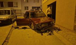 Sevgilisinden Ayrılan Genç Sokak Ortasında Aracını Parçaladı