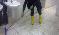 Okul Tuvaletinde Silah Ve Tehdit Notu Bulundu