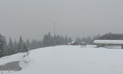 İlkbahar Yerini Kışa Bıraktı, Turizm Alanı Yeniden Beyaz Örtüyle Kaplandı