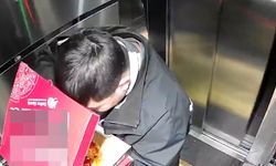Asansöre Tuvaletini Yapan Kuryeye Asansörü Temizlettiler