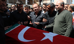 Saldırıda Ölen Öğretmenin Eşi Ve Çocukları Tabut Başında Gözyaşı Döktü