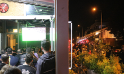 Mahalle Yanarken Onlar Derbiyi İzledi